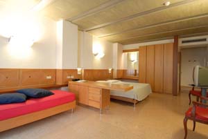 Classic double or twin with garden view, private facilities (bath and shower), and breakfast